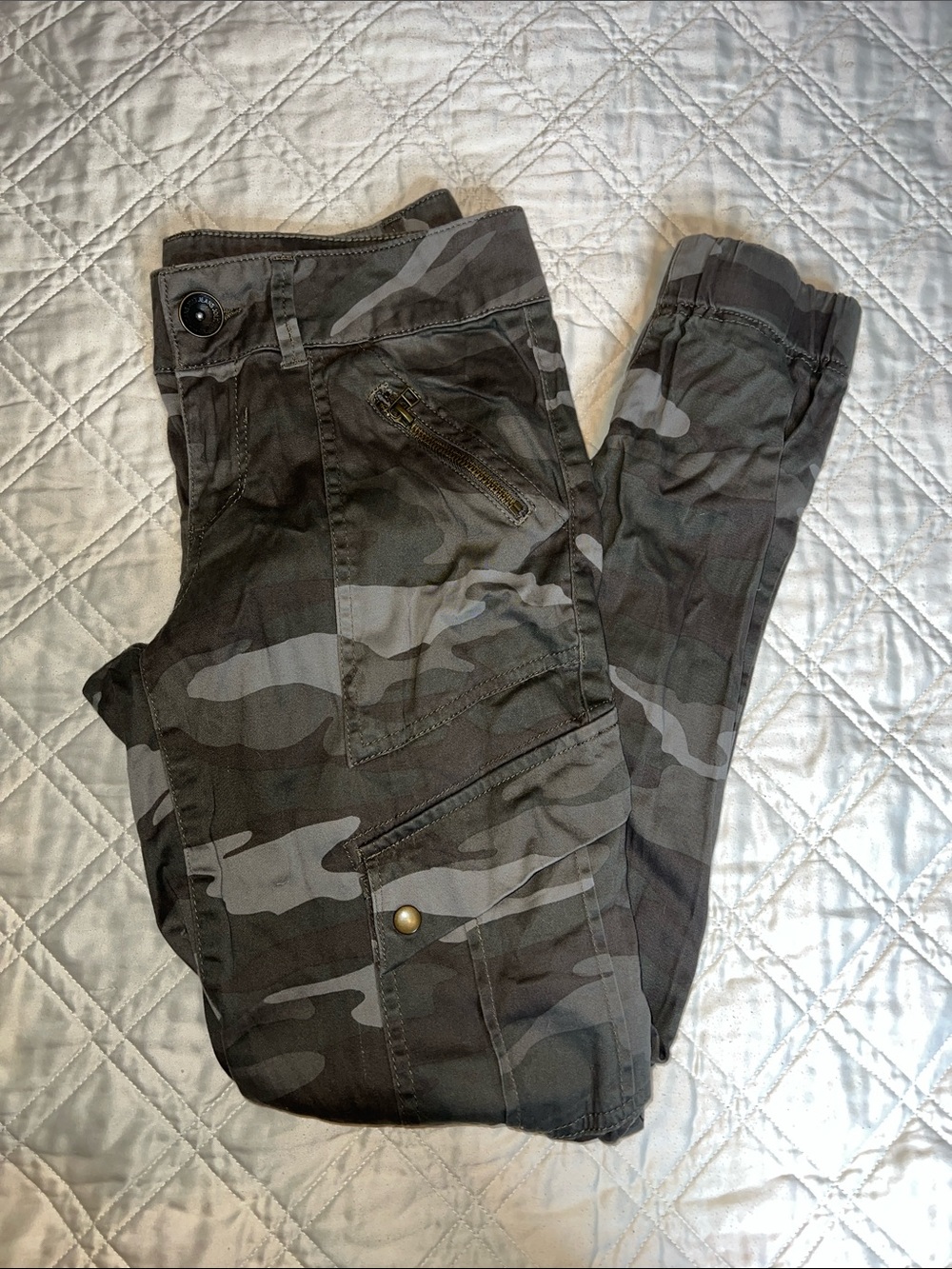 Jolt Women's Camo Track Joggers - Black & Gray
